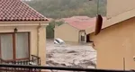 Potop în Bulgaria. Inundaţiile au făcut prăpăd, râuri de maşini pe străzi, trombe în Marea Neagră, a fost declarată starea de urgenţă