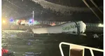 VIDEO Un avion cargo a derapat la aterizare şi a căzut în mare. Doi angajaţi ai aeroportului din Hong Kong au fost ucişi
