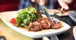 Ce se întâmplă în corp când mănânci carne. Cercetătorii avertizează că acest aliment ne scurtează viața