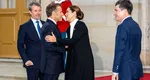 VIDEO Nicuşor Dan, un nou moment de derută. Preşedintele nu a ştiut dacă trebuie să facă poză cu Macron şi gazdele daneze, aşa că s-a învârtit în loc