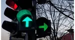 Intersecțiile cu mai multe semafoare, coșmarul șoferilor. Semaforul cu săgeata verde și cel pietonal creează confuzie în trafic, cine are prioritate