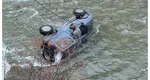 Accident grav pe Defileul Jiului. Mașina în care se aflau un preot și o măicuță a ajuns în râu