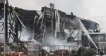 Incendiu devastator la o fabrică alimentară care produce fursecuri şi wafe. Trei cadavre au fost găsite, mai sunt persoane dispărute