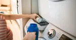 Cât detergent trebuie să folosim, de fapt, la o spălare și de ce mai mult nu înseamnă mai curat