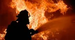 Incendiu într-o cameră a unui fost hotel din Râmnicu Vâlcea: 30 de oameni au fost evacuați. Două persoane au murit în incendii produse în Craiova și Târgu Mureș