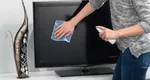 Cea mai simplă și rapidă metodă prin care poți să ștergi praful de pe ecranul televizorului fără să-i deteriorezi stratul protector