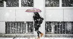 Se închid şcolile. Ninsori abundente, stratul de zăpadă ajunge la 30 cm, şi ger de crapă pietrele