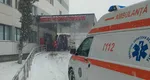 Caz şocant în Bucureşti. O tânără în vârstă de 16 ani a fost electrocutată după ce a călcat într-o baltă lângă un copac doborât de viscol