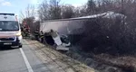 Accident grav pe DN6. Trei morți și o persoană încarcerată după ce un microbz de marfă și un ansamblu de vehicule s-au ciocnit