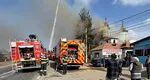 Incendiu puternic la o biserică monument istoric, oamenii au fugit de la slujbă. Trafic restricționat pe DN1 VIDEO
