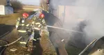 O maşină a luat foc după ce a intrat în gardul unei gospodării, în Neamț. Două femei au ajuns la spital