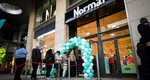 Sute de oameni s-au călcat în picioare la deschiderea primului magazin „Normal” în Viena. Motivul: 1.000 de pungi cu suveniruri şi carduri cadou VIDEO