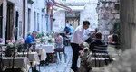 Cât câștigă chelnerii și bucătarii din restaurantele de la malul Mării Adriatice. Salariile au crescut semnificativ, iar unii angajatori oferă și cazare
