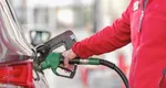Câți bani economisesc românii la pompă după cele două tăieri ale Guvernului