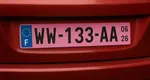 Plăcuțele de înmatriculare roz: ce semnificaţie au şi cât timp sunt valabile. Au fost deja introduse de la 1 ianuarie 2026