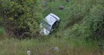 Trei tineri din Neamț, la un pas de moarte după ce o minoră fără permis a zburat cu mașina într-un canal de 5 metri adâncime