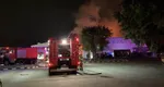 VIDEO Depozit în Chiajna, înghițit de flăcări. ISU a intervenit cu 15 autospeciale pentru stingerea unui incendiu care s-a întins pe o suprafață de 450 de metri pătrați