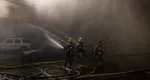 VIDEO Incendiu uriaş, alertă de la pompieri: „Oamenii și animalele de companie ar trebui să stea în interior, cu ușile și ferestrele închise”