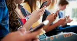 Folosirea telefoanelor mobile de către elevi ar putea fi interzisă chiar și în pauze. Psiholog: „Această măsură va forța copilul să relaționeze cu cei din jur și să devină mai empatic”
