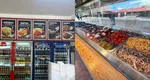 Cât a plătit un turist pentru 4 mici, costiță, salată, chiflă și o Cola în Mamaia de 1 Mai. Nu i-a venit să creadă când i s-a spus prețul