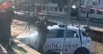 VIDEO Un politist local a căzut cu mașina într-un șanț săpat pentru refacerea liniei de tramvai, în București