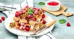 Tiramisu cu fistic și zmeură. Rețeta este foarte simplă, ai nevoie de doar câteva ingrediente