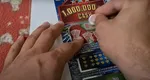 Un vânzător ambulant de șervețele a câștigat 500.000 de euro după ce a cumpărat un loz în plic. Bărbatul nu a reușit să ridice premiul