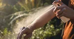 Motivul pentru care spray-ul anti-țânțari poate face să fii înțepat mai des