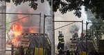 Incendiu lângă Complexul Studențesc din Timișoara. Un utilaj a luat foc, iar martorii spun că s-au auzit trei bubuituri