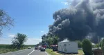 Accident rutier urmat de incendiu în județul Constanța. O cisternă încărcată cu benzină a luat foc după ce s-a izbit de un utilaj agricol