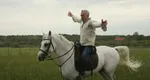 Călin Georgescu continuă turul târgurilor regizate, duminică, la Călugăreni. Suveranistul vrea organizarea lor sâmbăta, fiindcă duminica este „pentru Dumnezeu și pentru familie”