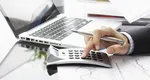 STUDIU: Cât ne costă, de fapt, grijile financiare? Unii oameni ajung să piardă 13 ore pe săptămână calculând bugete și facturi