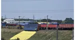 Accident feroviar în Constanța. Patru vagoane ale unui marfar care transporta sulf au deraiat şi unul s-a răsturnat