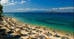 Cât costă un șezlong pe plajele din Grecia în 2026. În preț sunt incluse și băuturile
