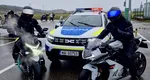 Urmărire ca-n filme în Bucureşti. Un puşti care mergea fără permis pe o motocicletă neînmatriculată, prins după ce a lovit o maşină de poliţie