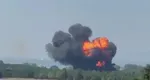 Avion prăbușit, imaginile de la fața locului arată o explozie urmată de două coloane groase de fum. Ministerul Apărării a deschis o anchetă VIDEO