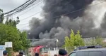 Incendiu violent în apropierea rafinăriei Lukoil din Ploieşti. Ard 1.500 mp de depozit