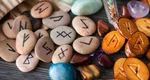 RUNE pe ZODII: 10-16 august 2026. Mâna destinului se așază peste aceste zodii. Ce mesaje primesc de la pietrele mistice?