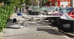 Faţada şi părţile laterale ale unui balcon dintr-un bloc din Sectorul 4 au căzut peste un autoturism