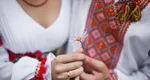 Un cuplu ucrainean s-a căsătorit deși un atac rusesc le-a distrus casa în ajunul nunții