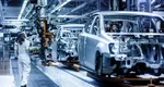 Criza industriei auto germane se adâncește. Volkswagen accelerează restructurarea, în timp ce zeci de mii de angajați protestează. Mercedes ar putea închide două fabrici