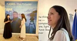 Prima Doamnă a României, Mirabela Grădinaru, a vizitat expoziția „FJORD. The Pictures” la New York. Expoziția reunește fotografii realizate de regizorul Cristian Mungiu în timpul filmărilor producției premiate cu Palme d’Or FOTO