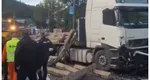 Accident grav în Predeal. DN1, blocat în zona stațiunii Predeal după ce încărcătura unui camion a ajuns pe carosabil