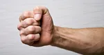 Un bărbat din Cluj, condamnat la un an și patru luni de închisoare după ce l-a bătut pe șeful soției