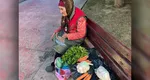 La 80 de ani, tanti Măria vinde zarzavaturi și legume pe o bancă. Copiii i-au plecat în străinătate, în căutarea unui trai mai bun: „Pensia este mică și trebuie să mă descurc”