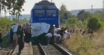Familie distrusă în urma unui accident cumplit, în Galați. Patru persoane au murit după ce un tren de călători a lovit o autoutilitară