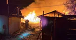 Incendiu în Baia Mare. Mai multe locuinţe improvizate au luat foc. Misiunea, extrem de dificilă din cauza materialelor combustibile din zona afectată şi a vântului