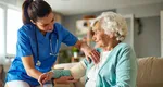 Ce salariu poate câștiga  un român care îngrijește bătrâni în Germania. Veniturile au crescut considerabil în acest sector