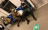 Femeia care a încercat să împingă doi călători pe șinele de la metrou a fost prinsă. Ea a fost internată la Psihiatrie