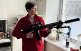 O femeie din Ucraina, mamă a trei copii, şi-a cumpărat armament şi echipament de camuflaj, în valoare de peste 2.000 de dolari